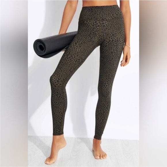 ALO High Waisted Cheetah Animal Print Vapor Leggings - Picture 1 of 8